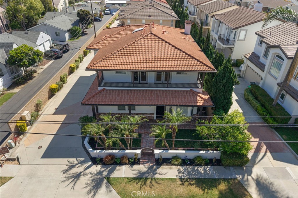 https://media.crmls.org/medias/d1fad333-8368-4f48-8d09-b0288a1a92c0.jpg?preset=X-Large