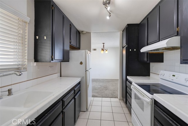 833 Cinnamon, Duarte CA: https://media.crmls.org/medias/d1fadf2b-1d1e-42c0-8061-3605a1332535.jpg