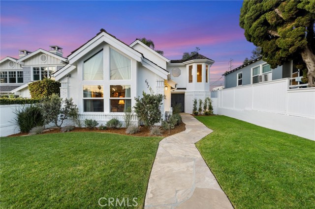 Detail Gallery Image 2 of 42 For 657 36th St, Manhattan Beach,  CA 90266 - 3 Beds | 2/1 Baths
