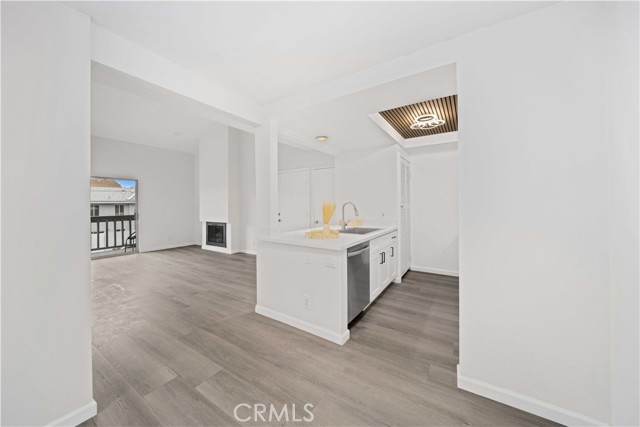 Detail Gallery Image 10 of 23 For 9714 Sepulveda Bld #202,  North Hills,  CA 91343 - 2 Beds | 2 Baths