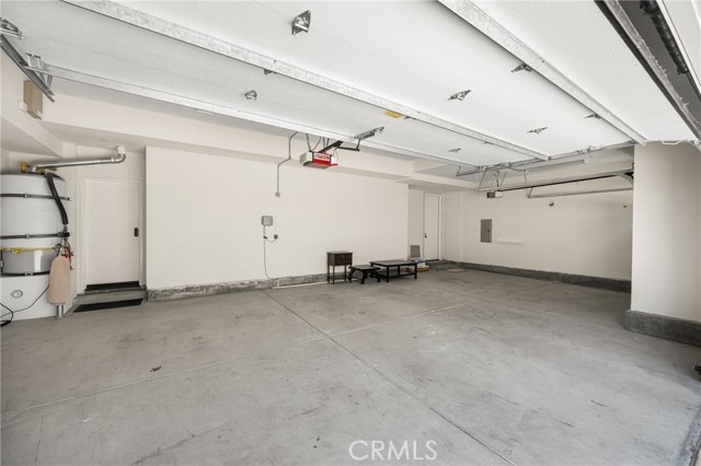 21270 Elda Cir, Huntington Beach CA: https://media.crmls.org/medias/d1fc5afa-ccb1-48c2-a2d7-c38dbd42ed0e.jpg