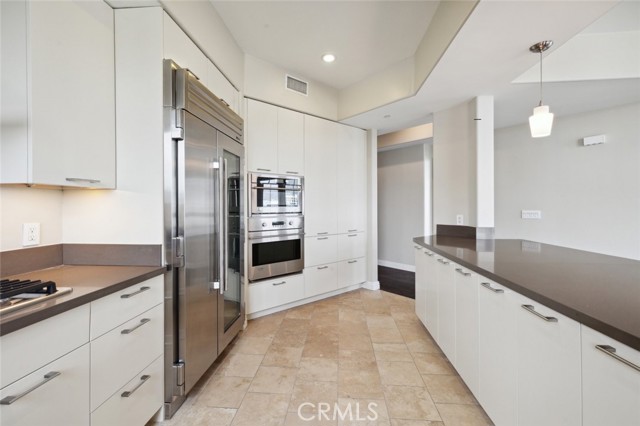 Detail Gallery Image 11 of 71 For 619 Caruso Ave, Glendale,  CA 91210 - 2 Beds | 3 Baths
