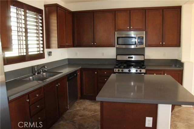 Detail Gallery Image 2 of 60 For 12427 Canal Dr #3,  Rancho Cucamonga,  CA 91739 - 2 Beds | 2/1 Baths