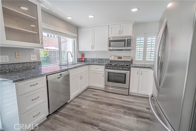 Detail Gallery Image 2 of 32 For 26506 Strambino Ct, Valencia,  CA 91355 - 2 Beds | 2 Baths