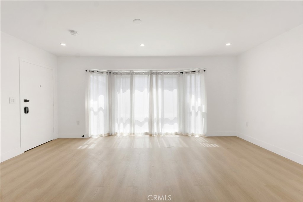 https://media.crmls.org/medias/d1febf53-7e7b-4005-b4b6-24c3f42f3067.jpg?preset=X-Large