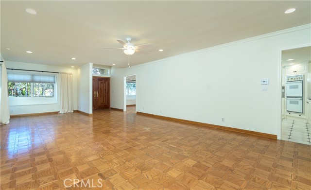 Detail Gallery Image 3 of 50 For 251 N Whitnall, Burbank,  CA 91505 - 4 Beds | 3 Baths
