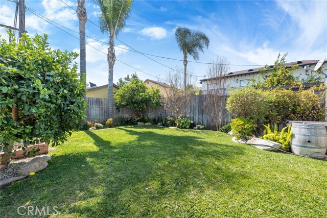 Detail Gallery Image 5 of 33 For 3610 W Allan Ave, Burbank,  CA 91505 - 3 Beds | 2/1 Baths