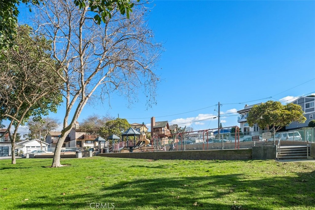 https://media.crmls.org/medias/d1ffc5b4-c244-4710-a936-2d9ce6aaa94e.jpg?preset=X-Large