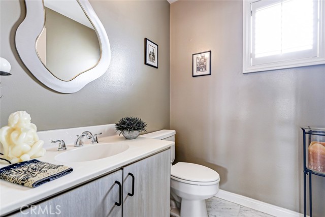 Detail Gallery Image 14 of 32 For 511 N Irena Ave #B,  Redondo Beach,  CA 90277 - 4 Beds | 3/1 Baths