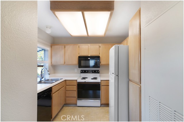 Detail Gallery Image 12 of 38 For 18 Corniche Dr. #E,  Dana Point,  CA 92629 - 1 Beds | 1 Baths