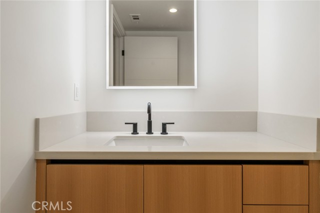 Detail Gallery Image 12 of 14 For 7510 Sepulveda Bld #101,  Van Nuys,  CA 91405 - 2 Beds | 2 Baths