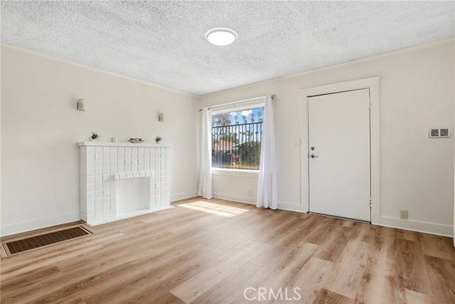 Detail Gallery Image 6 of 27 For 1159 W 54th St, Los Angeles,  CA 90037 - – Beds | – Baths