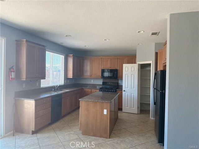 Detail Gallery Image 14 of 18 For 396 Suncup, Hemet,  CA 92543 - 4 Beds | 3 Baths