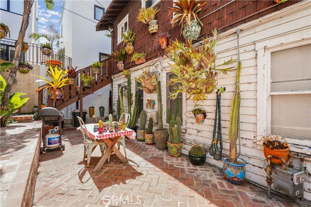 1720 Manhattan Avenue, Hermosa Beach, California 90254, 3 Bedrooms Bedrooms, ,2 BathroomsBathrooms,Residential,Sold,Manhattan,SB21061429