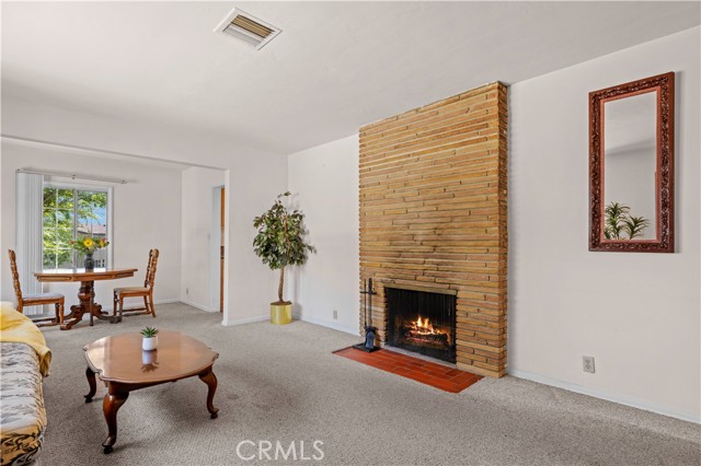 2505 North Keystone Street, Burbank CA: https://media.crmls.org/medias/d2028056-d153-4a74-801b-1e86c91d3f8c.jpg