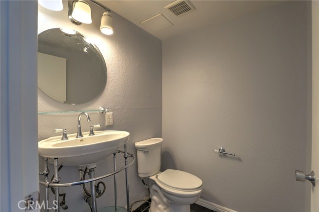 Detail Gallery Image 8 of 28 For 2155 N Fairview St #8,  Santa Ana,  CA 92706 - 3 Beds | 2/1 Baths