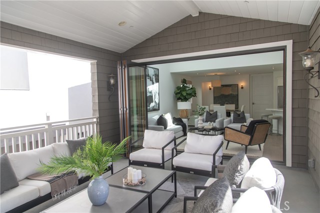 Detail Gallery Image 7 of 13 For 424 1/2 Marguerite Ave, Corona Del Mar,  CA 92625 - 2 Beds | 2/1 Baths