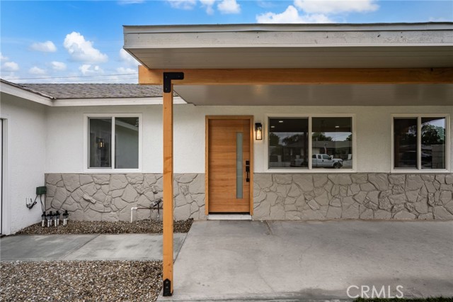 2124 W Flower Avenue, Fullerton CA: https://media.crmls.org/medias/d2042204-7d7d-404f-8d0b-ad4dfde6d177.jpg