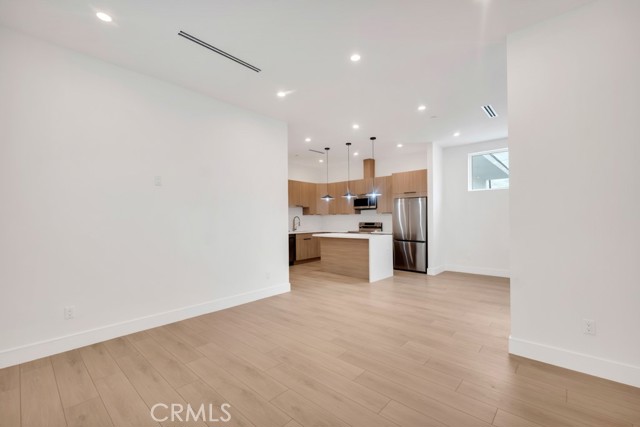 Detail Gallery Image 4 of 22 For 16514 San Fernando Mission Blvd, Granada Hills,  CA 91344 - 3 Beds | 2/1 Baths