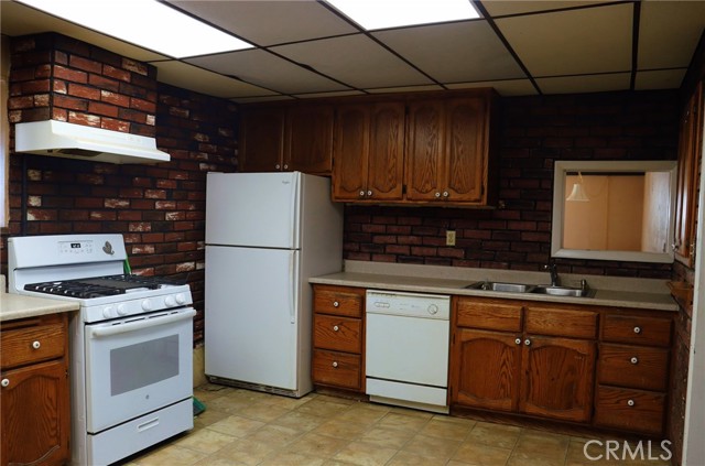 Detail Gallery Image 10 of 18 For 9632 Juniper St, Apple Valley,  CA 92308 - 5 Beds | 3 Baths