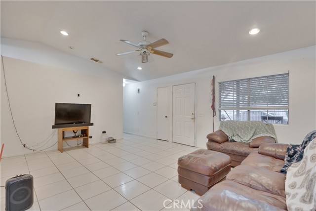 Detail Gallery Image 11 of 18 For 16575 via Montana, Desert Hot Springs,  CA 92240 - 4 Beds | 2 Baths