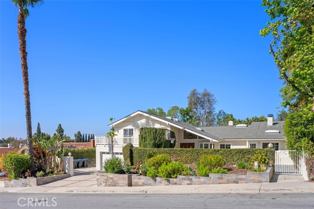 Detail Gallery Image 3 of 52 For 26581 Saddleback Dr, Mission Viejo,  CA 92691 - 5 Beds | 3/1 Baths