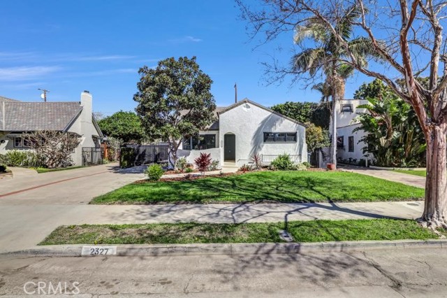 2327 Bonnie Brae, Santa Ana CA: https://media.crmls.org/medias/d205a6fe-640c-4883-b09c-1141daa62047.jpg