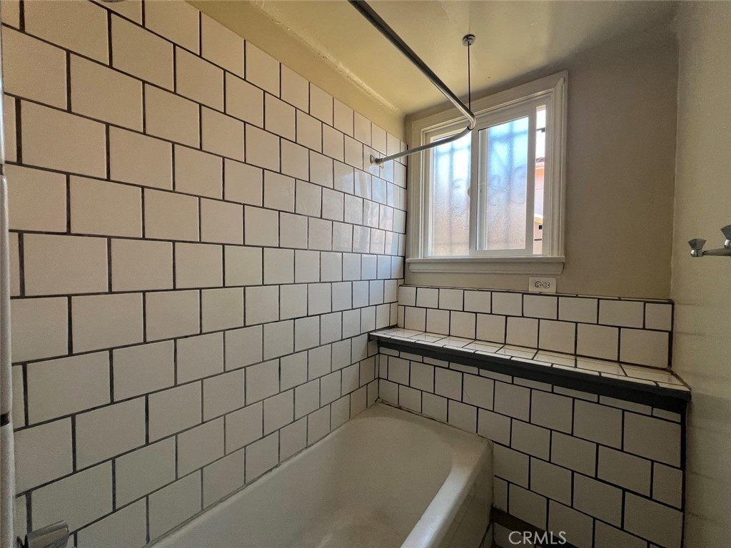 https://media.crmls.org/medias/d206349b-814d-481d-b852-6c712254a8e3.jpg?preset=X-Large