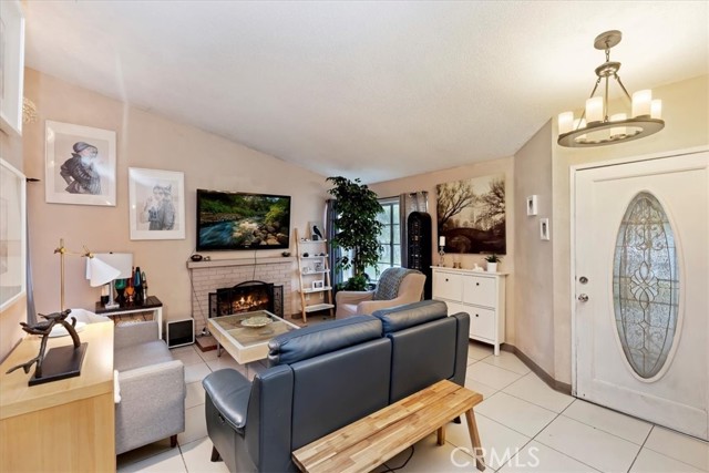 Detail Gallery Image 5 of 31 For 156 S Loretta, Rialto,  CA 92376 - 4 Beds | 2 Baths