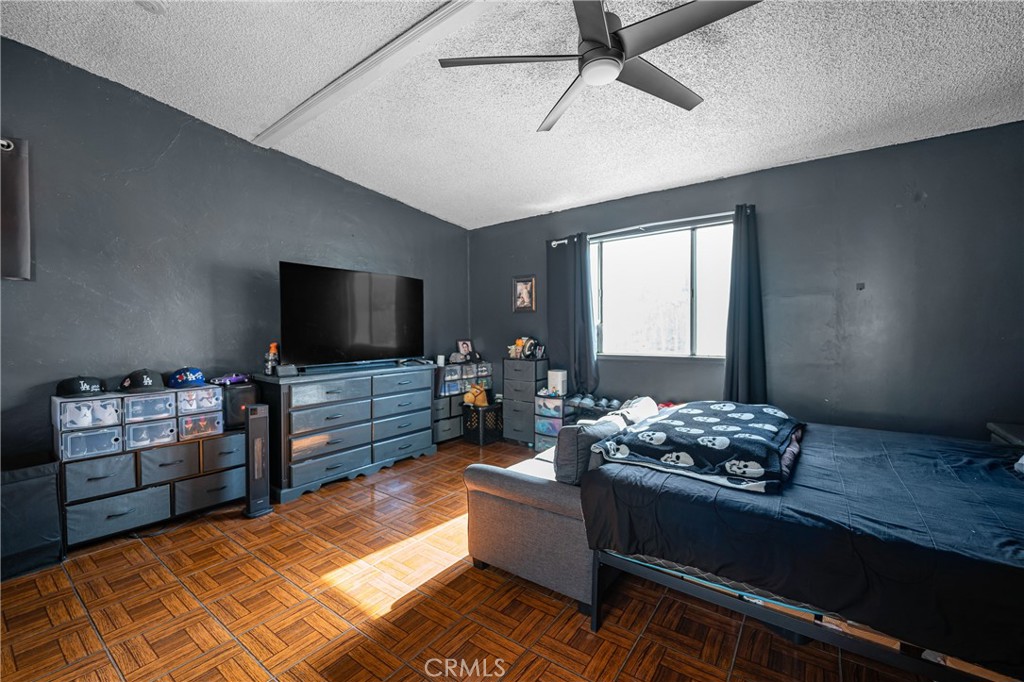 https://media.crmls.org/medias/d206d545-d852-4c90-8748-c2d14072fdb6.jpg?preset=X-Large