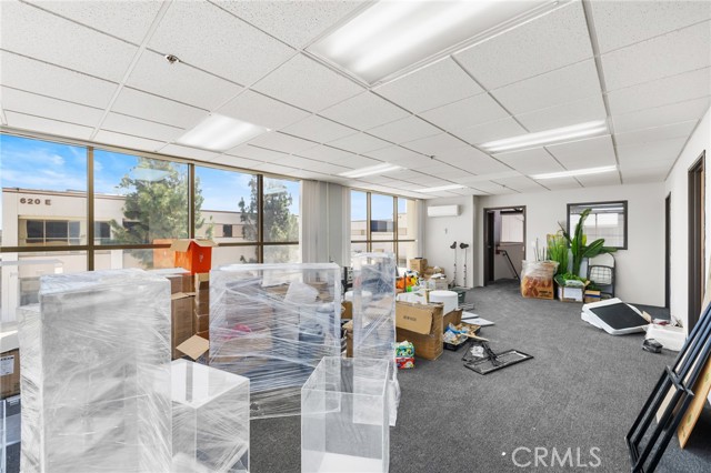 620 S Magnolia Avenue, Ontario CA: https://media.crmls.org/medias/d206dcbb-fbbd-4d3f-82b2-7332aece789d.jpg