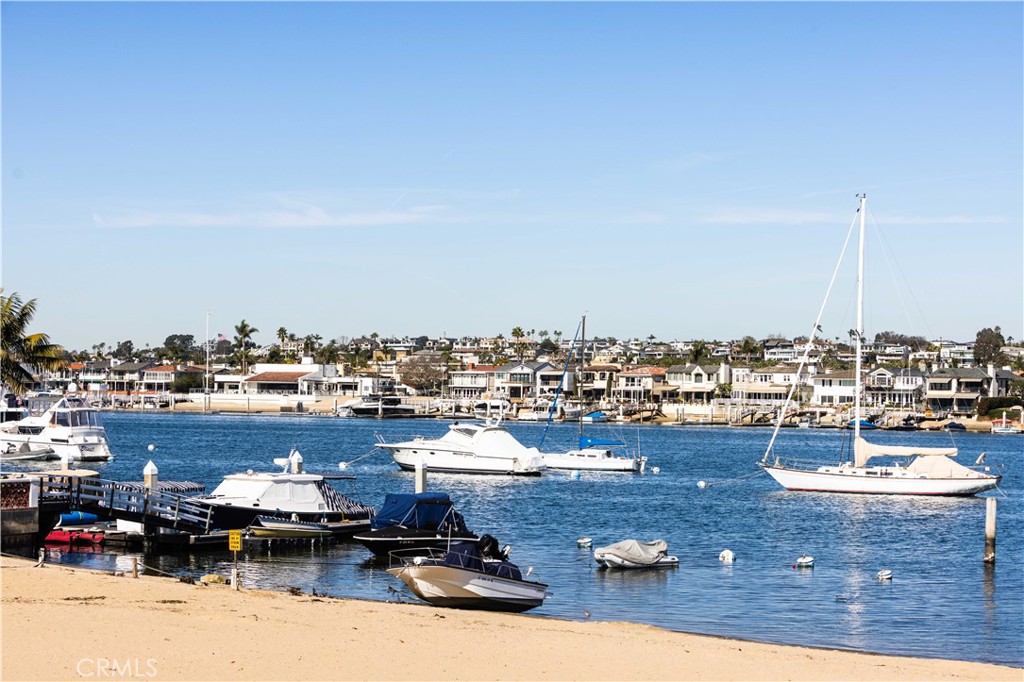 https://media.crmls.org/medias/d207764c-4435-4951-aa79-bebfa5cca3d5.jpg?preset=X-Large