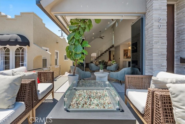 29 W Neapolitan Lane, Long Beach CA: https://media.crmls.org/medias/d2077f2e-b714-44d6-9b74-859967ed5e46.jpg