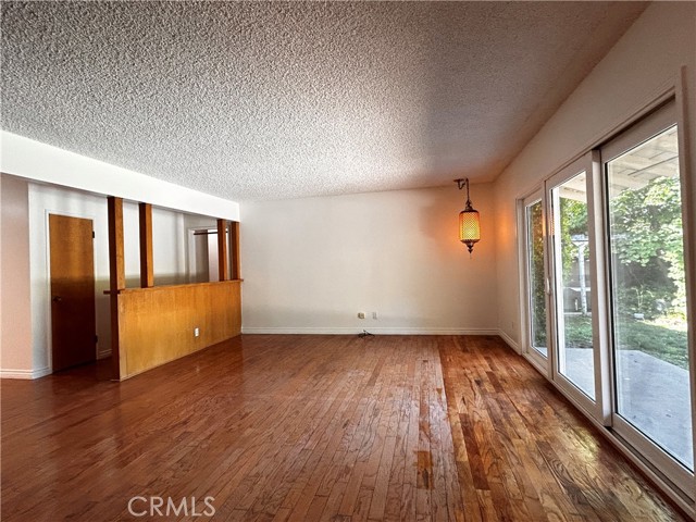 Detail Gallery Image 11 of 26 For 8927 Gloria Ave, North Hills,  CA 91343 - 3 Beds | 2 Baths