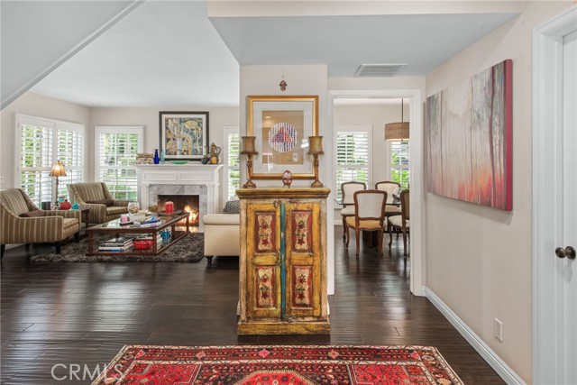 4323 Laurelgrove Avenue, Studio City CA: https://media.crmls.org/medias/d207b702-ffea-4e7d-a2b8-5914659939b8.jpg