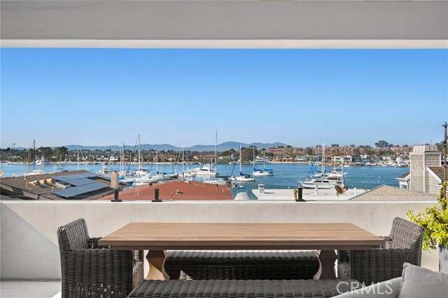 318 Coronado Street, Newport Beach CA: https://media.crmls.org/medias/d20956c6-f683-45b5-a327-02b84ff7f8d0.jpg