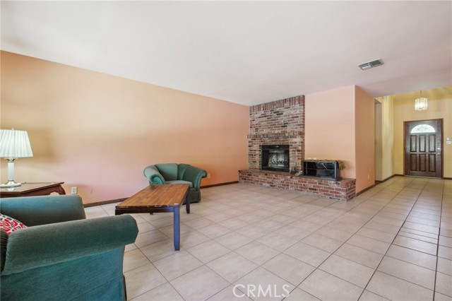 Detail Gallery Image 11 of 27 For 13650 Fenton Ave, Sylmar,  CA 91342 - 4 Beds | 2/1 Baths