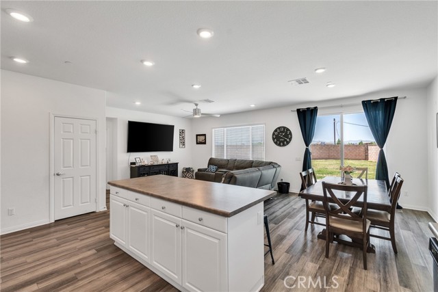 402 Appleton Way, Perris CA: https://media.crmls.org/medias/d20c1853-6a64-4f21-8403-54eecd6d2941.jpg