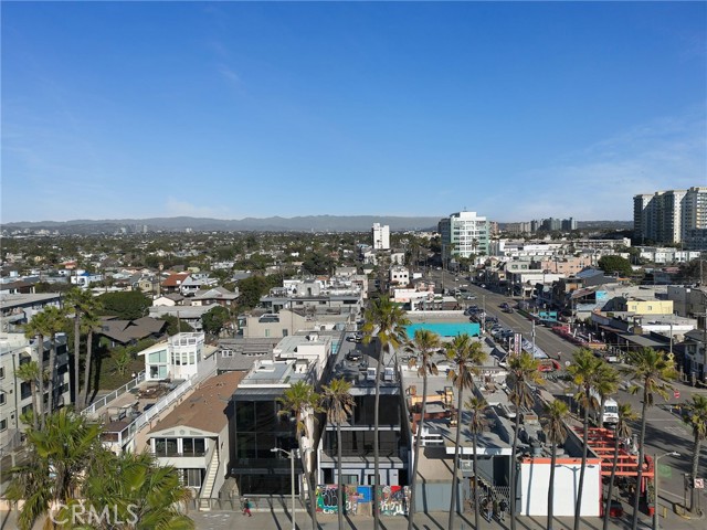 3011 Ocean Front Walk, Venice CA: https://media.crmls.org/medias/d20d32e9-7523-4b99-8391-a6dc718f5125.jpg