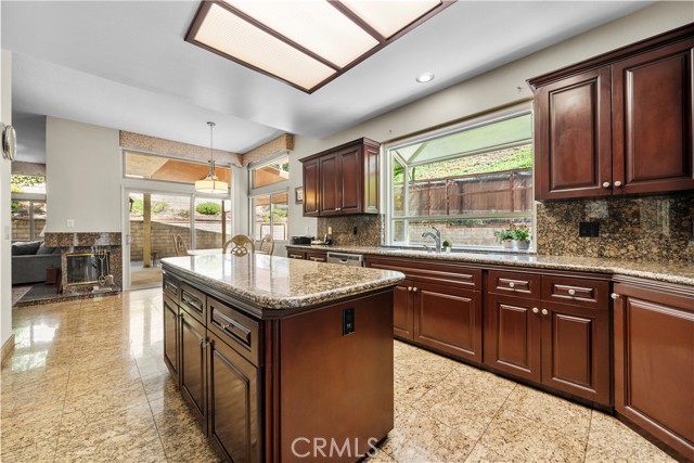 Detail Gallery Image 13 of 46 For 6056 Lake Lindero, Agoura Hills,  CA 91301 - 4 Beds | 3/1 Baths