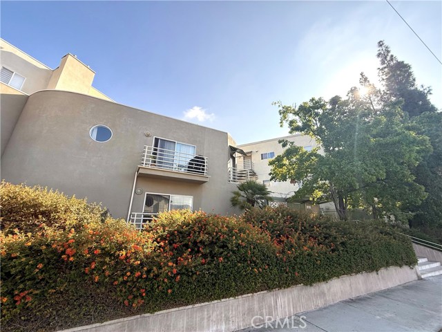2905 Montrose ave, La Crescenta CA: https://media.crmls.org/medias/d20dead4-6695-46ea-b7b2-322b9134a3e3.jpg