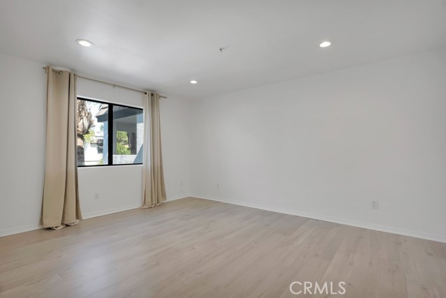 Image 16 of 39 For 17735 Kinzie Street 304