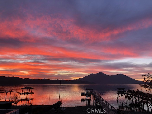 https://media.crmls.org/medias/d20e7622-a8d7-4f56-aa52-36a02f95425d.jpg?preset=X-Large