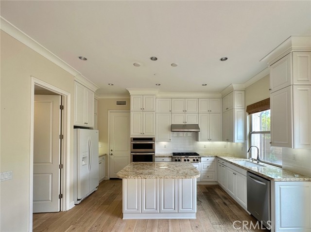 Detail Gallery Image 5 of 26 For 80 Thornapple, Irvine,  CA 92620 - 4 Beds | 4 Baths