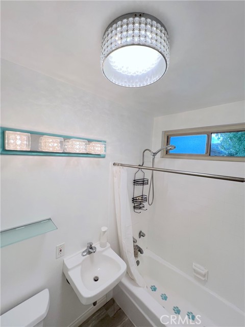 Detail Gallery Image 12 of 18 For 6031 Fountain Park Ln #15,  Woodland Hills,  CA 91367 - 1 Beds | 1 Baths