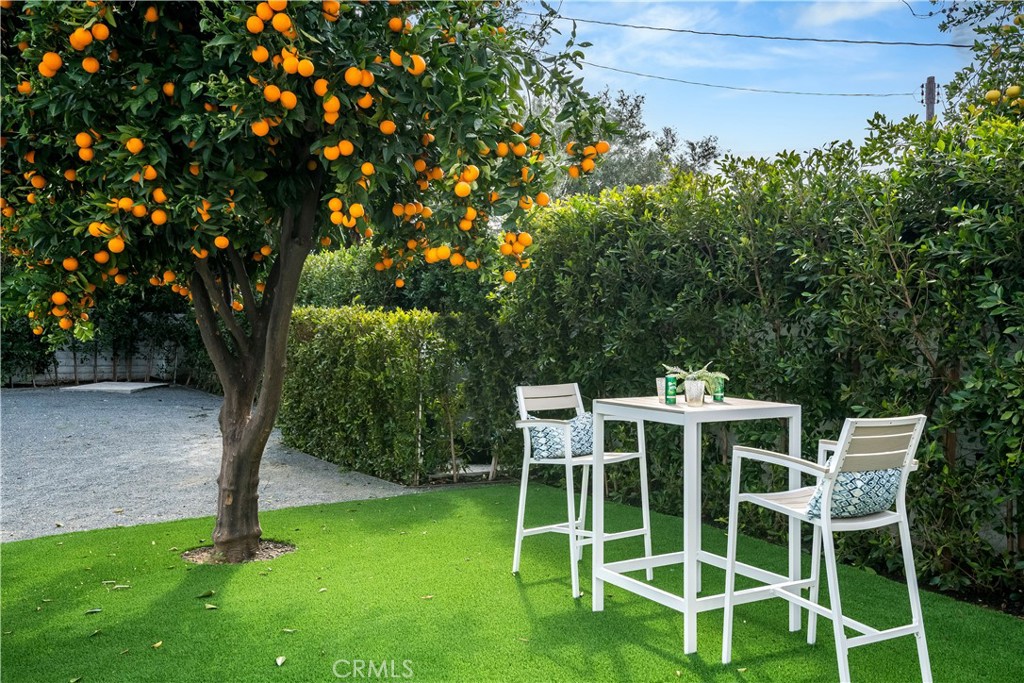 https://media.crmls.org/medias/d20f80d1-4f02-48b4-a9cd-092d220cc46a.jpg?preset=X-Large