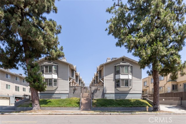 Detail Gallery Image 1 of 33 For 2349 Mira Vista Ave #C,  Montrose,  CA 91020 - 2 Beds | 2/1 Baths