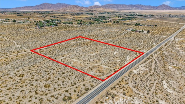 Detail Gallery Image 8 of 13 For 4501725 Crystal Creek, Lucerne Valley,  CA 92356 - – Beds | – Baths