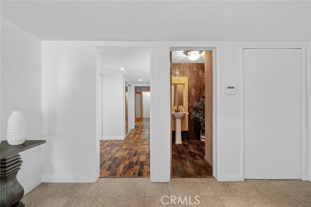 Detail Gallery Image 10 of 42 For 5339 Newcastle Ave #112,  Encino,  CA 91316 - 3 Beds | 2 Baths