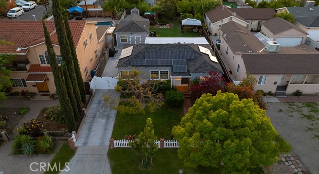 6507 Gentry Avenue, North Hollywood CA: https://media.crmls.org/medias/d210b27d-8031-45d2-95c3-cfab5e3ad85c.jpg
